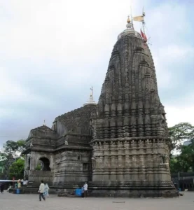 Devotees at Trimbakeshwar Temple Nashik – Darshan at Eighth Jyotirlinga Maharashtra